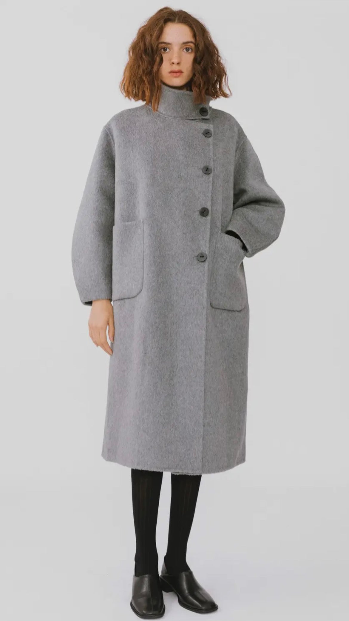 Manteau long asymétrique à col haut