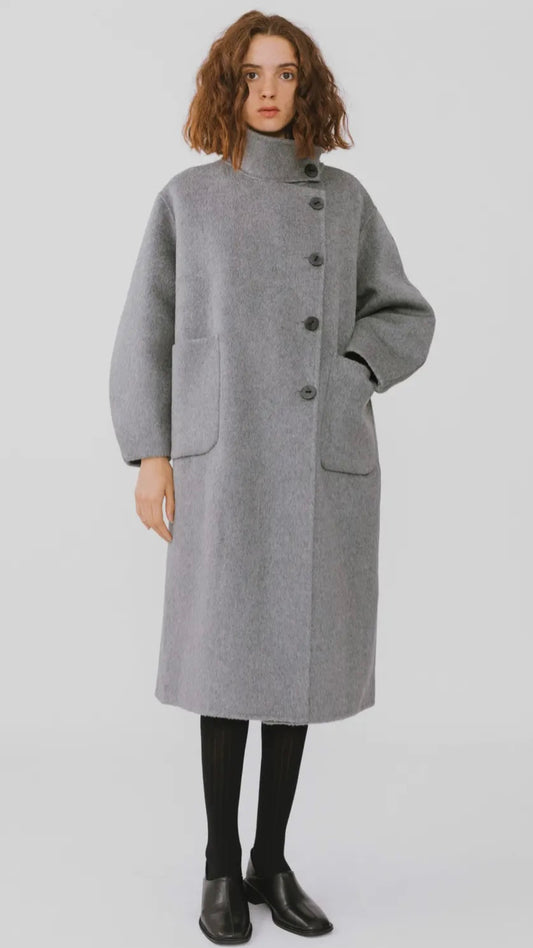 Manteau long asymétrique à col haut